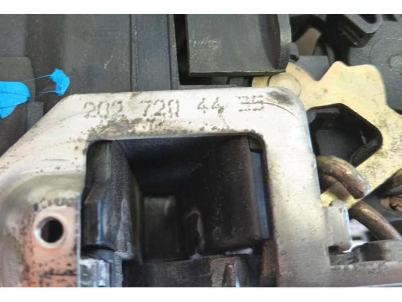 Recambio de cerradura puerta delantera derecha para mercedes-benz clase c (w202) c 220 cdi (202.133) referencia OEM IAM 20272038