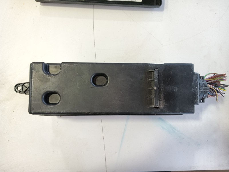 Recambio de caja reles / fusibles para land rover range rover sport i (l320) 3.0 d 4x4 referencia OEM IAM YQE500420SW  