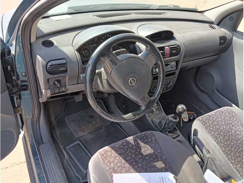 opel corsa c (x01) del año 2001