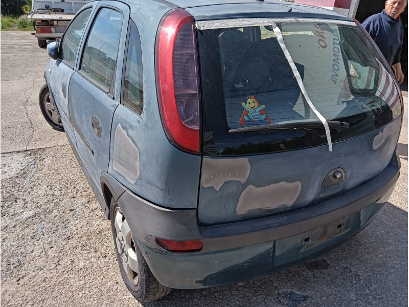opel corsa c (x01) del año 2001