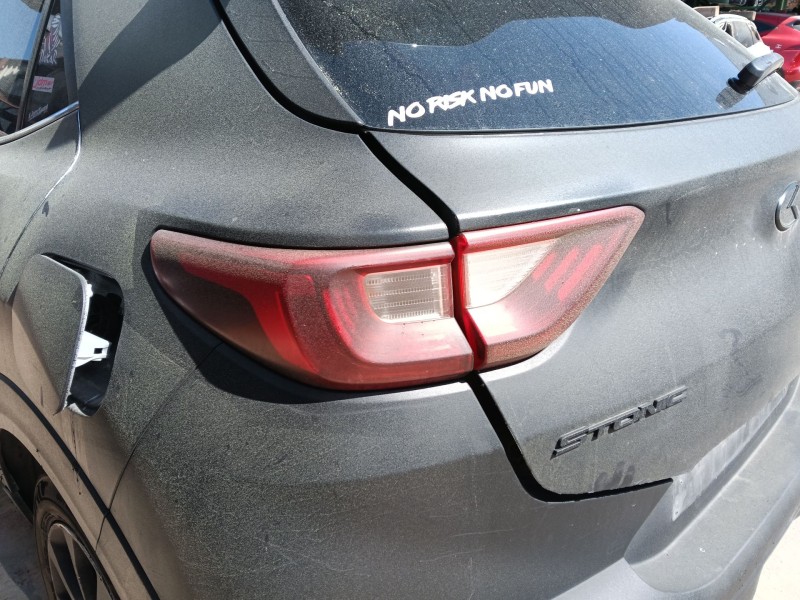 Recambio de piloto trasero izquierdo para kia stonic (yb) 1.2 cvvt referencia OEM IAM 92401H8500  