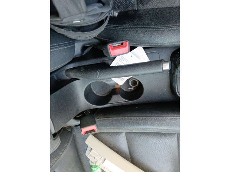 Recambio de enganche cinturon delantero izquierdo para kia stonic (yb) 1.2 cvvt referencia OEM IAM   