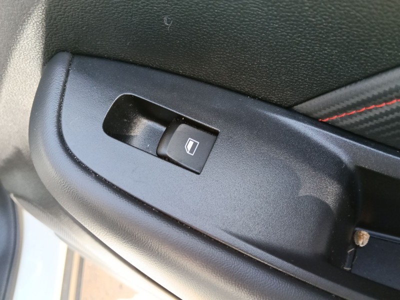 Recambio de mando elevalunas trasero derecho para mg zs suv (azs1) 1.0 t-gdi referencia OEM IAM 10470993  