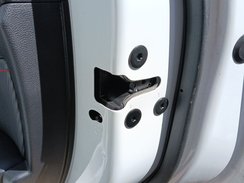 Recambio de cerradura puerta trasera derecha para mg zs suv (azs1) 1.0 t-gdi referencia OEM IAM 10640594  