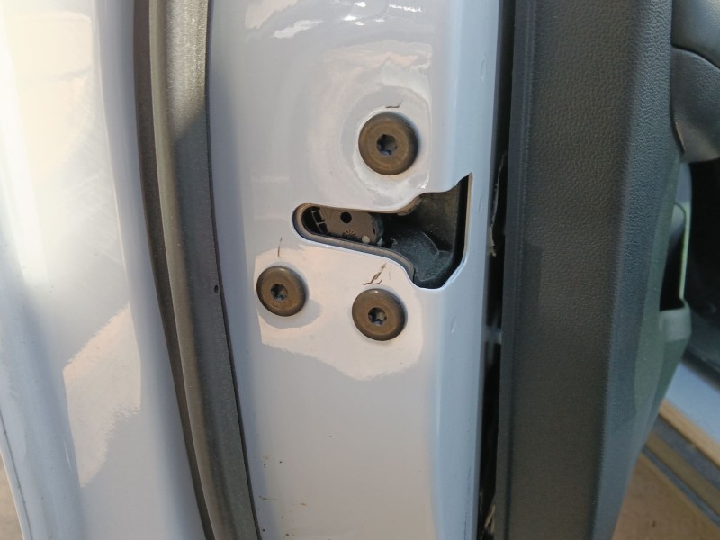 Recambio de cerradura puerta delantera izquierda para mg zs suv (azs1) 1.0 t-gdi referencia OEM IAM 10640587  