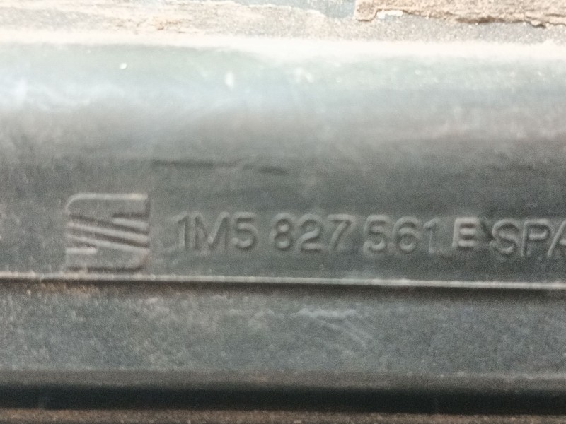 Recambio de maneta porton para seat toledo ii (1m2) 1.9 tdi referencia OEM IAM 1M5827561E  