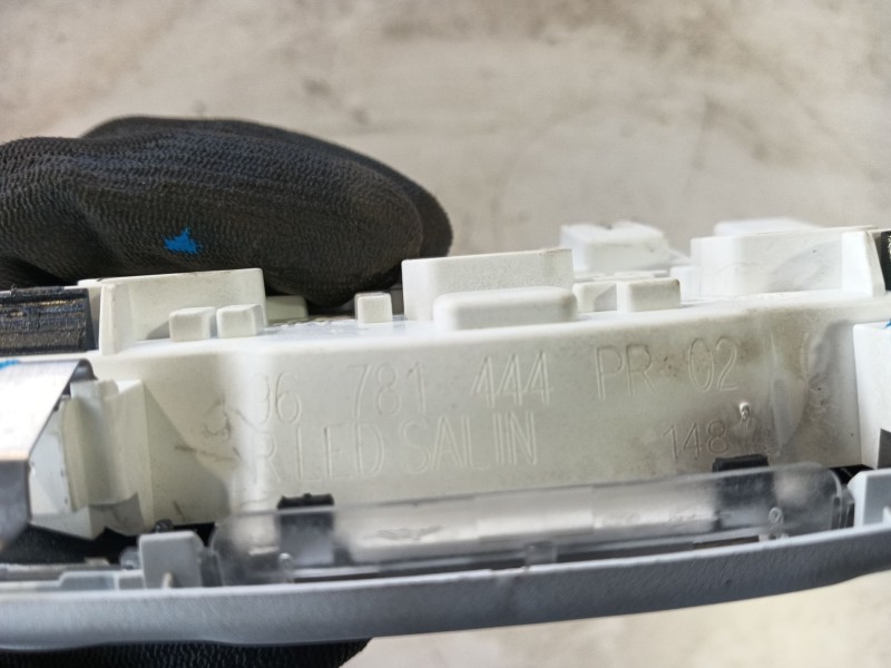 Recambio de luz interior trasera central para peugeot 3008 ii suv (mc_, mr_, mj_, m4_) 1.5 bluehdi 130 referencia OEM IAM   