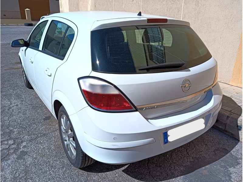 opel astra h (a04) del año 2004