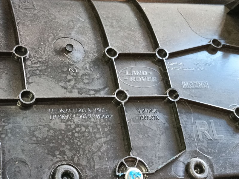 Recambio de guarnecido puerta trasera izquierda para land rover range rover sport ii (l494) 4.4 sdv8 4x4 referencia OEM IAM   