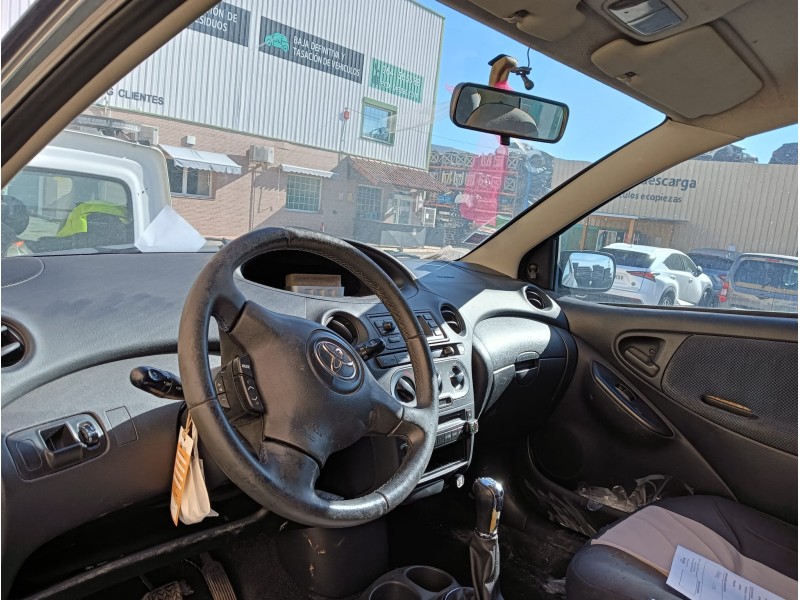 toyota yaris (_p1_) del año 2004