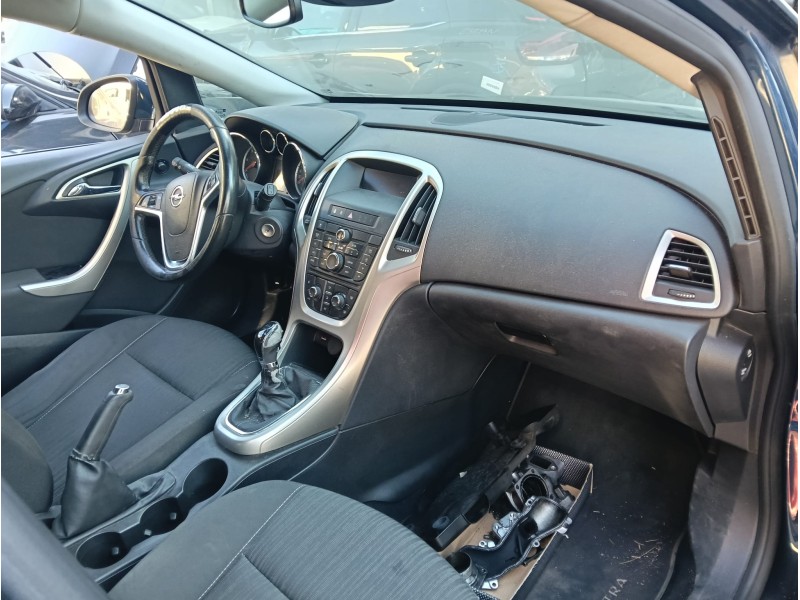 opel astra j (p10) del año 2011