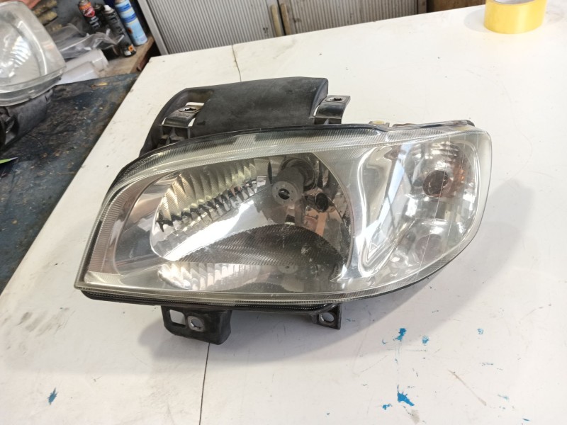 Recambio de faro izquierdo para seat ibiza ii (6k1) 1.9 sdi referencia OEM IAM   
