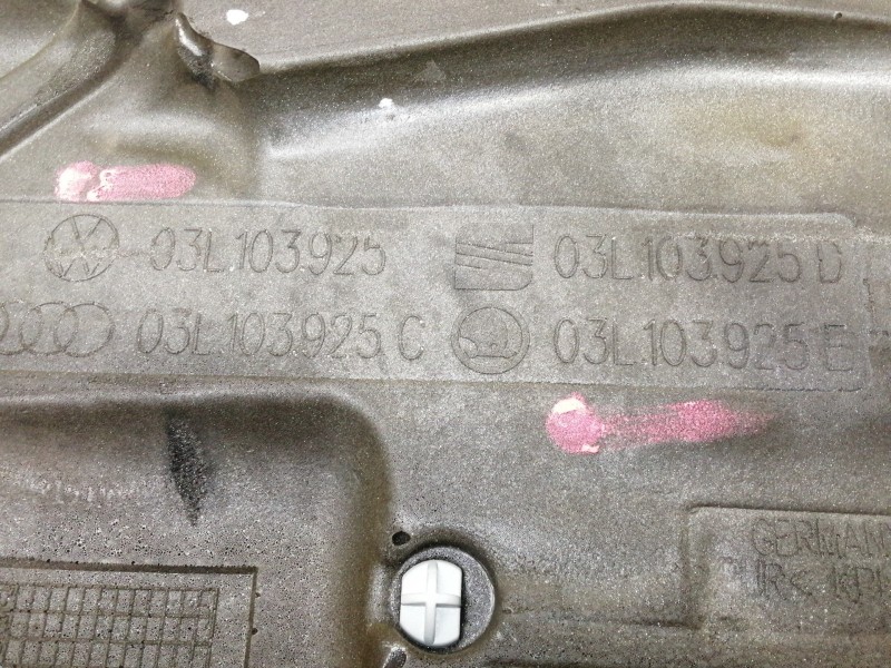 Recambio de tapa motor para volkswagen passat berlina (3c2) advance referencia OEM IAM 03L103925  