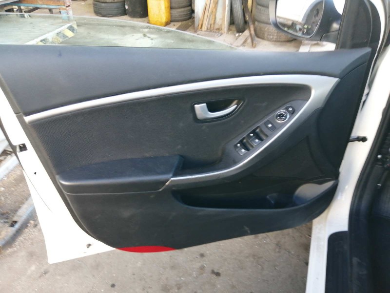 Recambio de guarnecido puerta delantera izquierda para hyundai i30 (gd) style referencia OEM IAM 82330A6100  