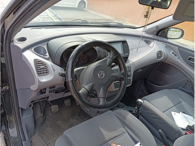 nissan almera tino (v10) del año 2003