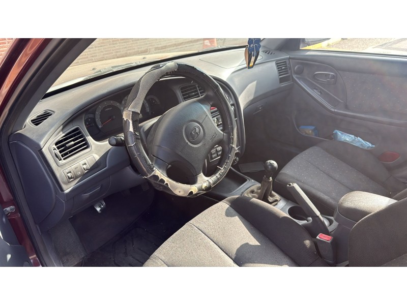 hyundai elantra iii sedán (xd) del año 2002