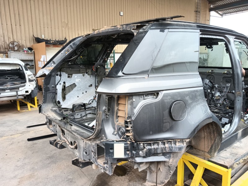 Recambio de aleta trasera derecha para land rover range rover sport ii (l494) 4.4 sdv8 4x4 referencia OEM IAM   