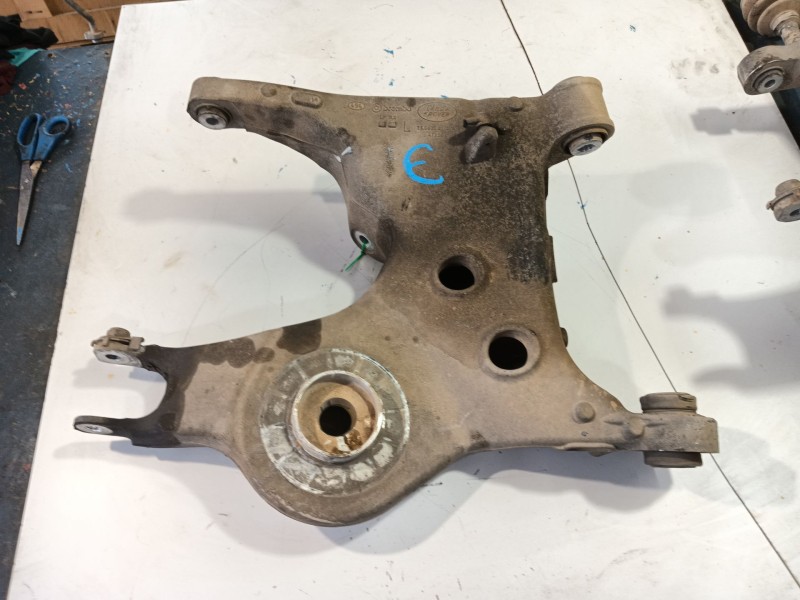Recambio de brazo suspension inferior trasero izquierdo para land rover range rover sport ii (l494) 4.4 sdv8 4x4 referencia OEM 
