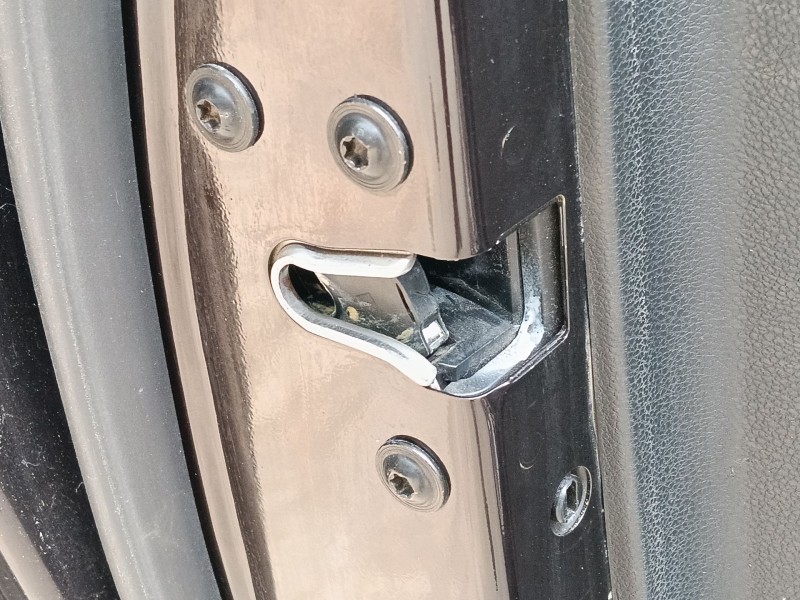 Recambio de cerradura puerta trasera izquierda para opel zafira tourer c (p12) 2.0 cdti (75) referencia OEM IAM 13579557  