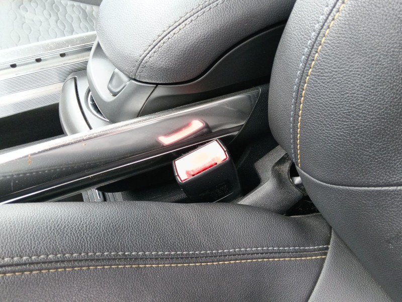 Recambio de enganche cinturon delantero izquierdo para opel zafira tourer c (p12) 2.0 cdti (75) referencia OEM IAM   