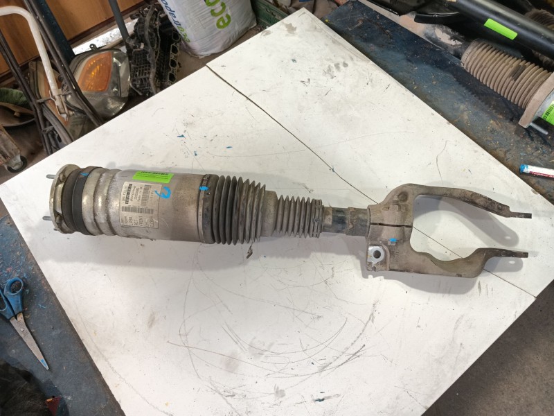 Recambio de amortiguador delantero izquierdo para land rover range rover sport ii (l494) 4.4 sdv8 4x4 referencia OEM IAM LR08709