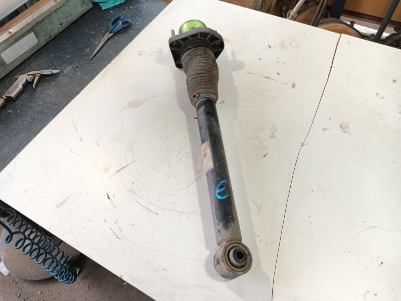 Recambio de amortiguador trasero izquierdo para land rover range rover sport ii (l494) 4.4 sdv8 4x4 referencia OEM IAM   