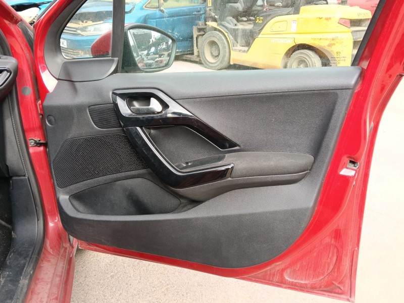 Recambio de guarnecido puerta delantera derecha para peugeot 208 i (ca_, cc_) 1.2 vti 82 referencia OEM IAM   