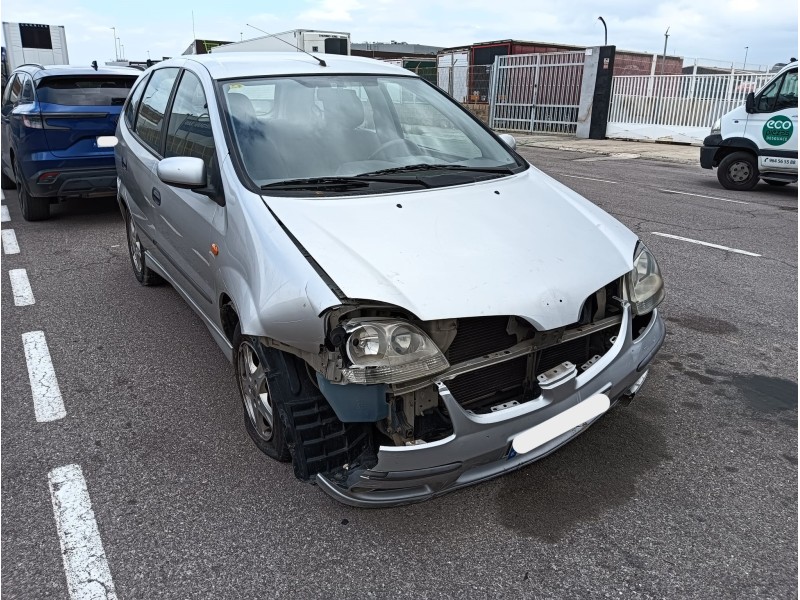 nissan almera tino (v10) del año 2004