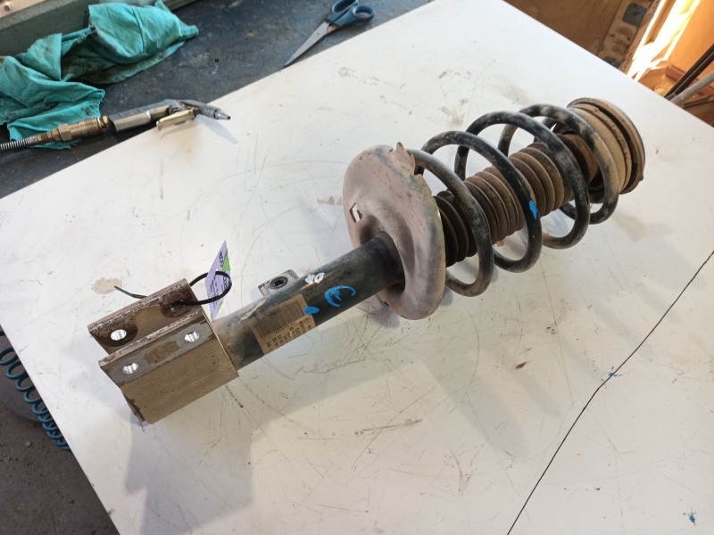 Recambio de amortiguador delantero derecho para citroën berlingo multispace (b9) 1.6 hdi 110 referencia OEM IAM 520882  