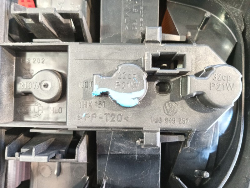 Recambio de piloto trasero derecho para volkswagen golf iv (1j1) 1.9 tdi referencia OEM IAM 1J6945096R / 1J6945096T  