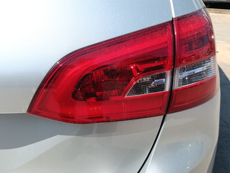 Recambio de piloto trasero derecho interior para peugeot 308 sw ii (lc_, lj_, lr_, lx_, l4_) 1.2 thp 130 referencia OEM IAM 9678