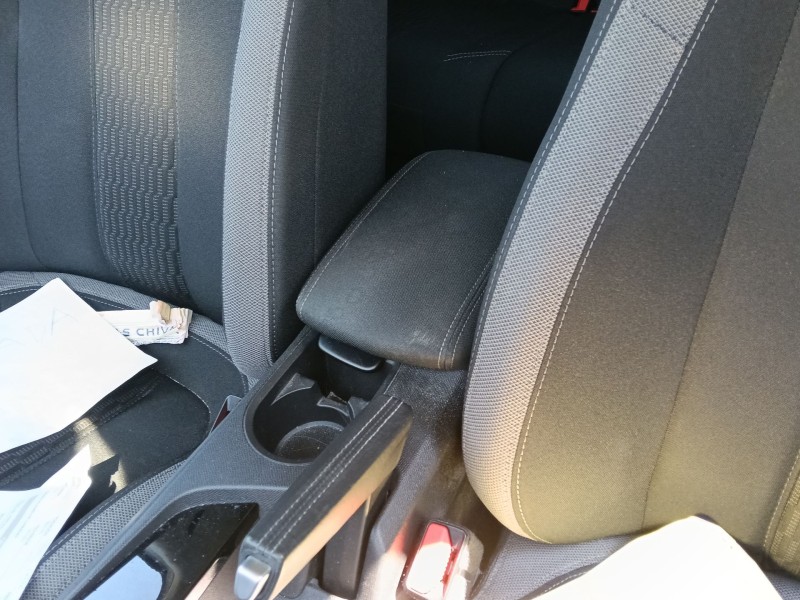 Recambio de apoyabrazos central para peugeot 308 sw ii (lc_, lj_, lr_, lx_, l4_) 1.2 thp 130 referencia OEM IAM   