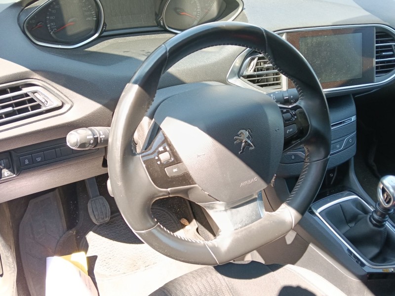 Recambio de volante para peugeot 308 sw ii (lc_, lj_, lr_, lx_, l4_) 1.2 thp 130 referencia OEM IAM   