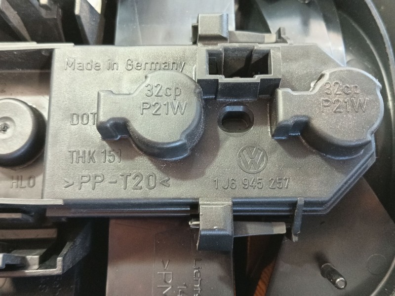 Recambio de piloto trasero izquierdo para volkswagen golf iv (1j1) 1.9 tdi referencia OEM IAM 1J6945095Q / 1J6945095S  