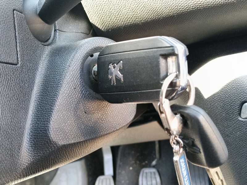 Recambio de conmutador de arranque para peugeot 308 sw ii (lc_, lj_, lr_, lx_, l4_) 1.2 thp 130 referencia OEM IAM   