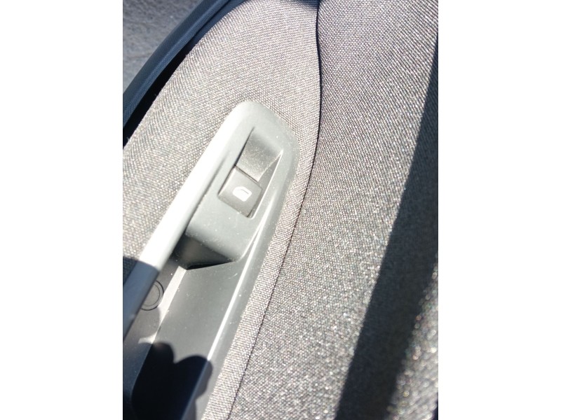 Recambio de mando elevalunas trasero derecho para peugeot 308 sw ii (lc_, lj_, lr_, lx_, l4_) 1.2 thp 130 referencia OEM IAM 967