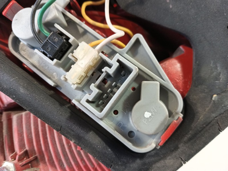 Recambio de piloto trasero derecho para toyota yaris (_p9_) 1.3 vvt-i (scp90_) referencia OEM IAM 815510D110  