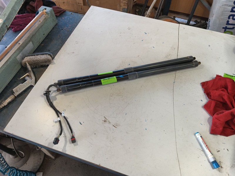 Recambio de amortiguadores maletero / porton para land rover range rover sport ii (l494) 4.4 sdv8 4x4 referencia OEM IAM   