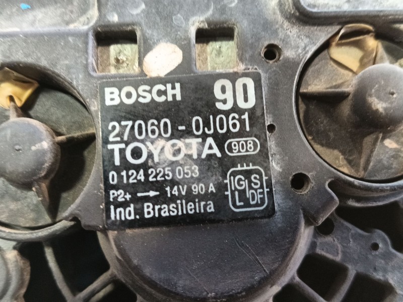 Recambio de alternador para toyota yaris (_p9_) 1.3 vvt-i (scp90_) referencia OEM IAM 270600J051 / 270600J061  