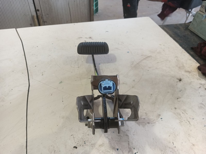 Recambio de pedal freno para subaru outback (bs) 2.0 d awd (bsd) referencia OEM IAM   