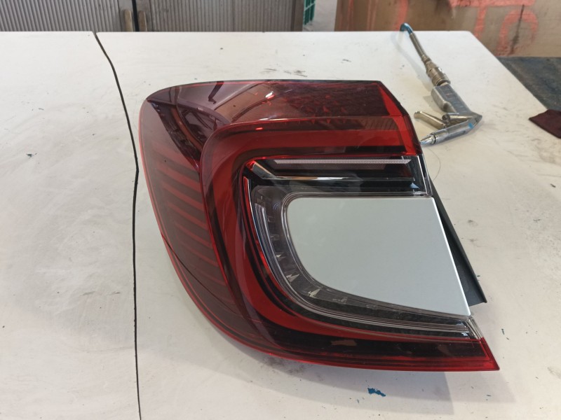 Recambio de piloto trasero izquierdo para renault captur ii (hf_) tce 140 (hfn0) referencia OEM IAM 265555698R  