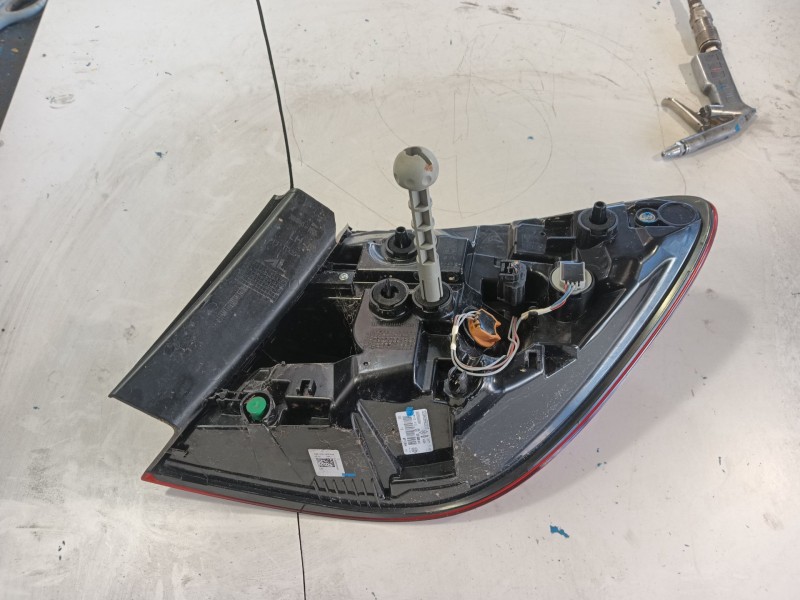 Recambio de piloto trasero izquierdo para renault captur ii (hf_) tce 140 (hfn0) referencia OEM IAM 265555698R  