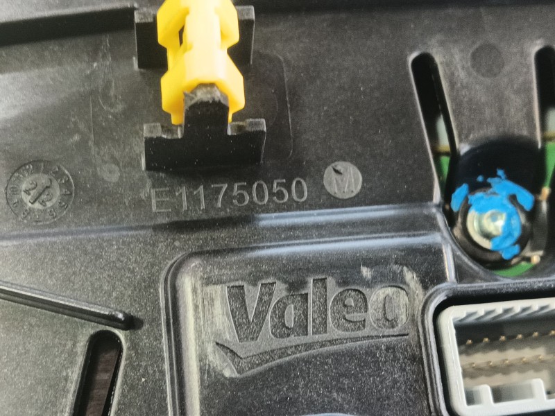 Recambio de pantalla multifuncion para renault captur ii (hf_) tce 140 (hfn0) referencia OEM IAM   