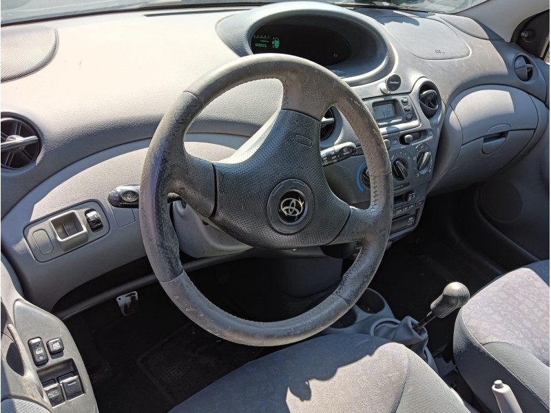 toyota yaris (_p1_) del año 2002