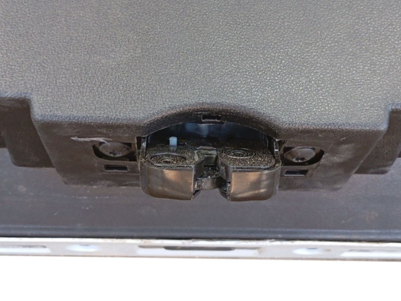 Recambio de porton trasero para renault captur ii (hf_) tce 140 (hfn0) referencia OEM IAM 901003784R  