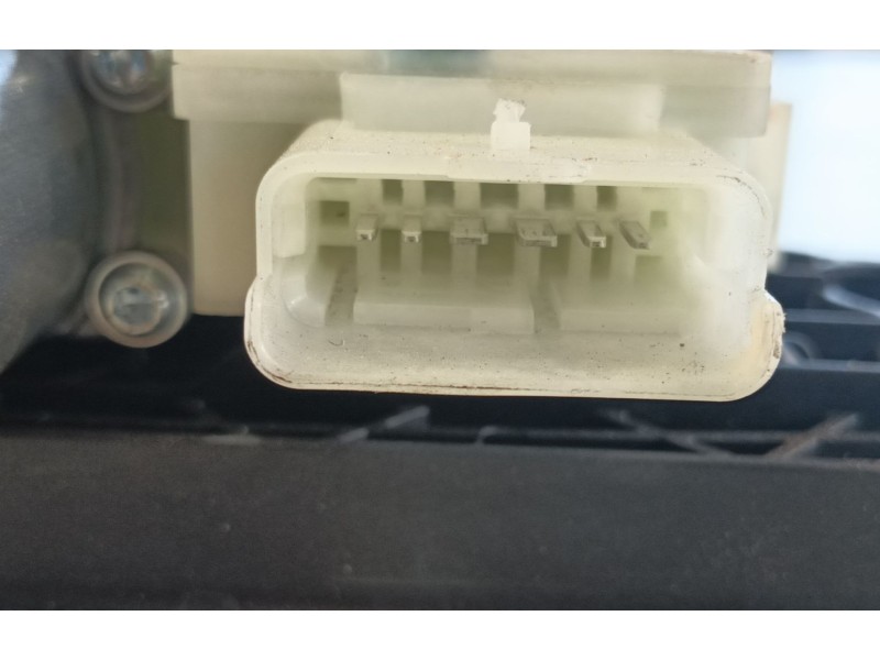 Recambio de elevalunas delantero izquierdo para renault captur ii (hf_) tce 140 (hfn0) referencia OEM IAM 807215326R  