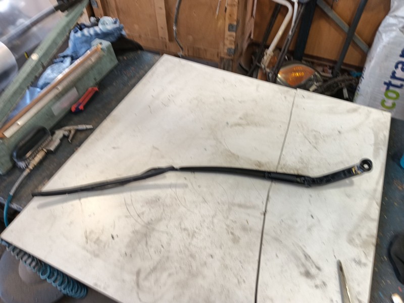 Recambio de brazo limpia delantero derecho para lexus nx ii (_a2_, _h2_) 450h+ e-four (aazh26) referencia OEM IAM   