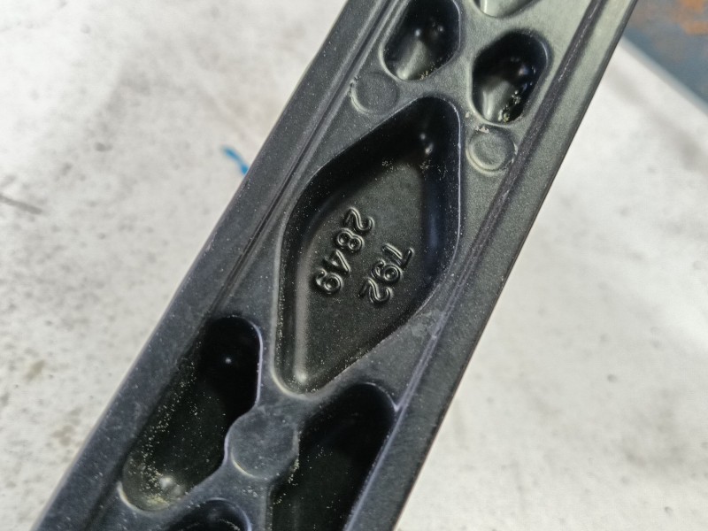 Recambio de brazo limpia delantero derecho para lexus nx ii (_a2_, _h2_) 450h+ e-four (aazh26) referencia OEM IAM   