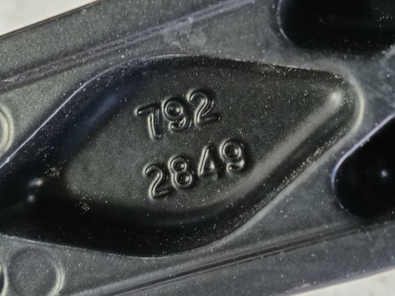 Recambio de brazo limpia delantero derecho para lexus nx ii (_a2_, _h2_) 450h+ e-four (aazh26) referencia OEM IAM   