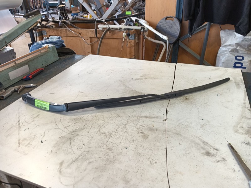 Recambio de brazo limpia delantero izquierdo para lexus nx ii (_a2_, _h2_) 450h+ e-four (aazh26) referencia OEM IAM   